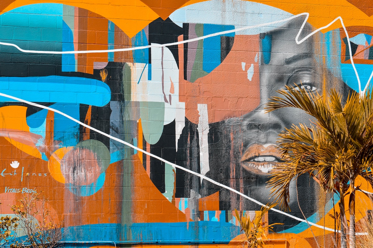 mural-of-a-woman-on-the-side-of-a-building