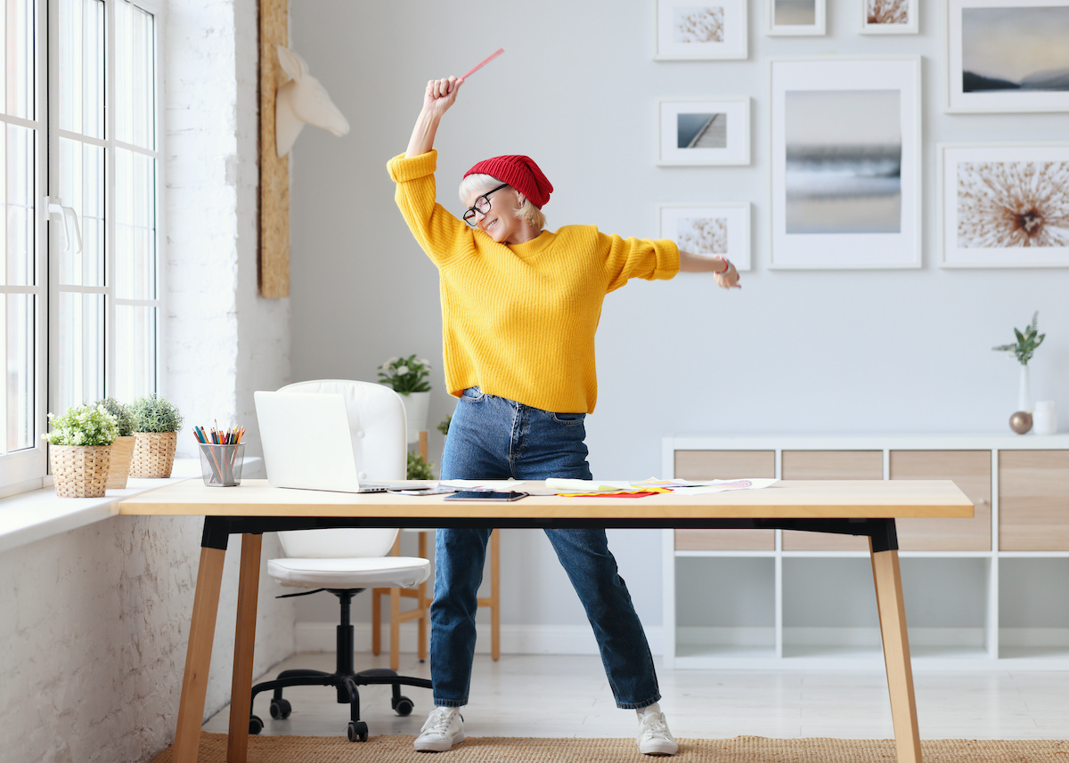 woman-dancing-at-desk